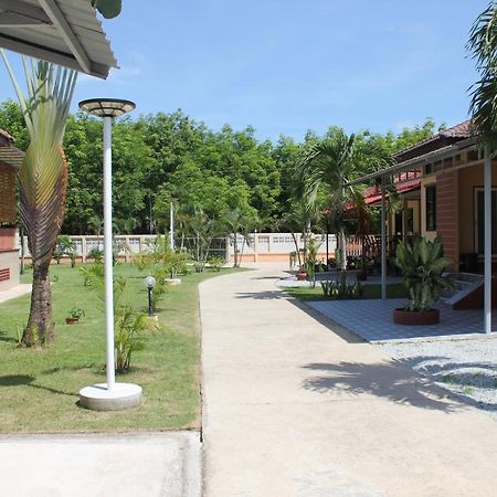 Naluemon Village Fh 1 Rayong Exterior photo